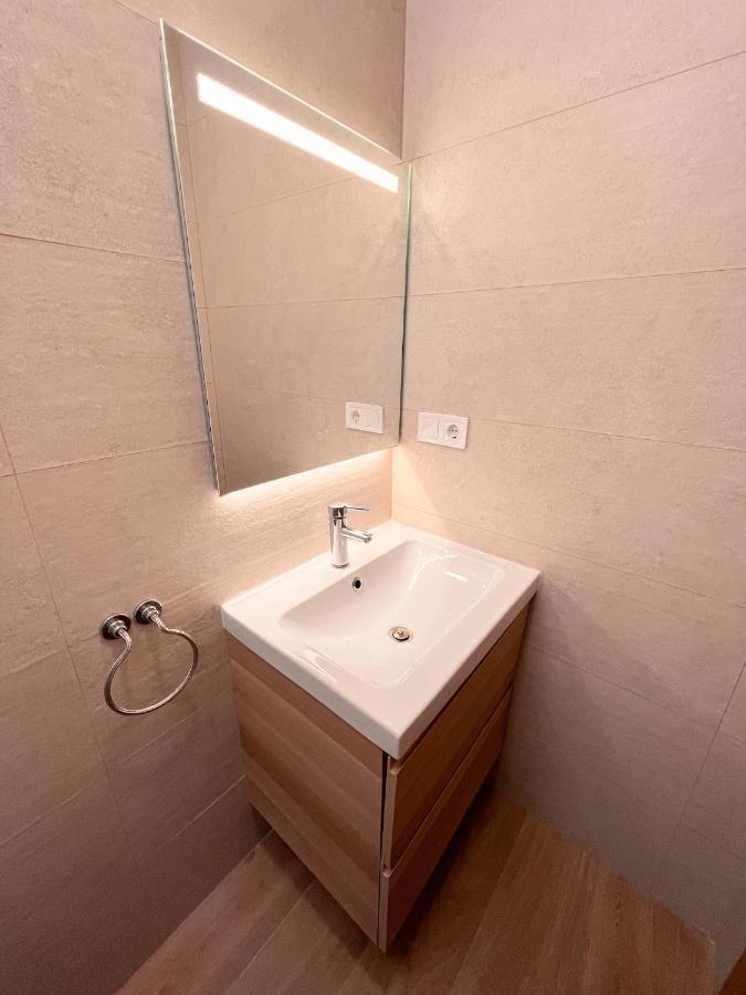Habitacion En Vivienda Centrica Bilbao Leilighet Eksteriør bilde